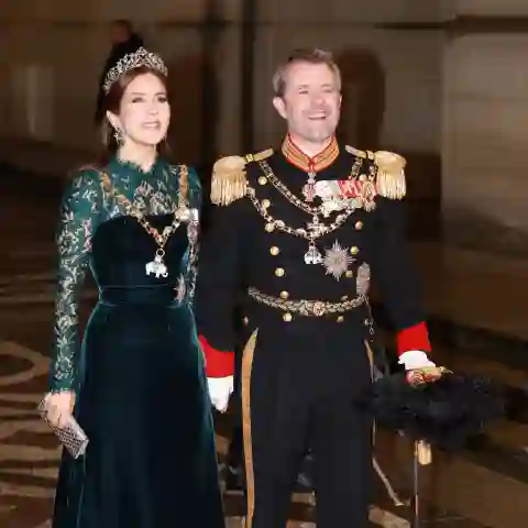Königin Mary und König Frederik neujahr look outfit