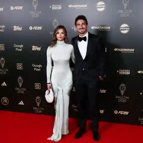 Nicola Cavanis und Mats Hummels freundin roter teppich frau
