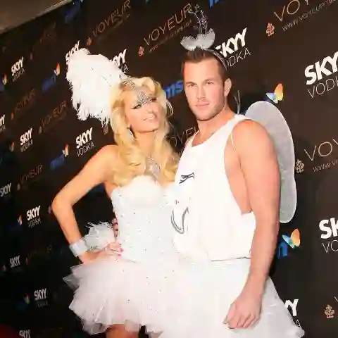 Paris Hilton und Doug Reinhardt mit ihrer Verkleidung zu Heidis Halloweenparty 2009