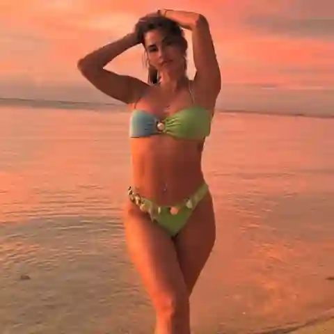 sarah engels heiß freizügig haut bikini body sixpack muskeln
