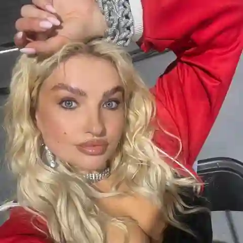 sarina nowak korsage