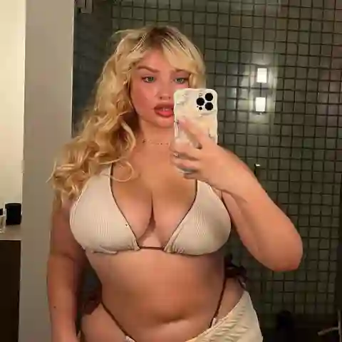 sarina nowak bikini heiß hot freizügig sexy