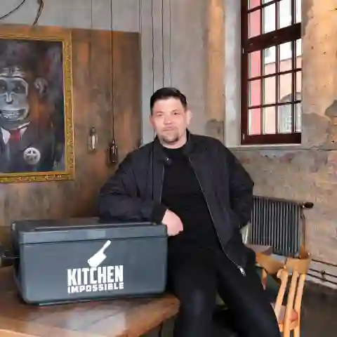Tim Mälzer in ein seinem Hamburger Restaurant Bullerei