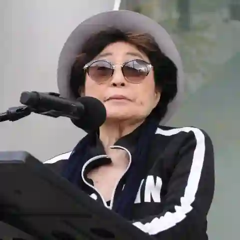 John Lennons Exfrau Yoko Ono 2016 in Chicago