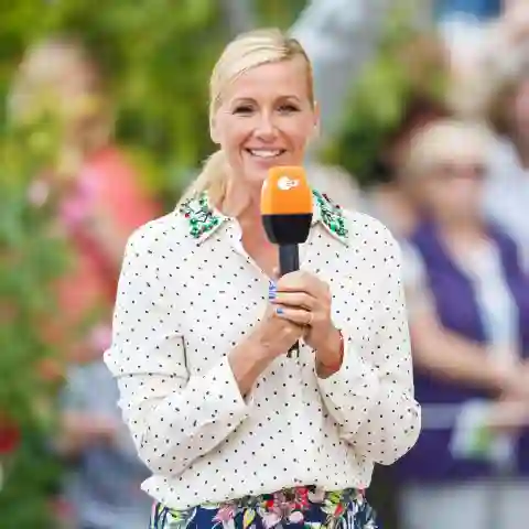Andrea Kiewel moderiert den „ZDF Fernsehgarten“