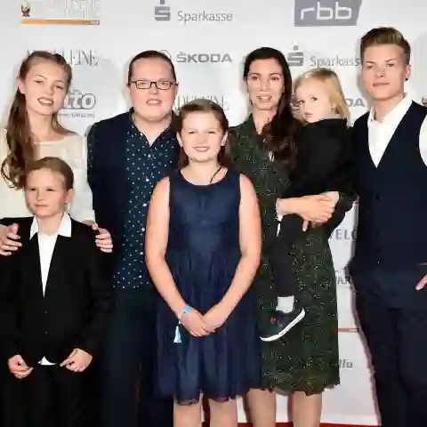 Angelo Kelly mit seiner Ehefrau Kira Harms Kelly und den Kindern Helen, Joseph, Mary Emma, William Emanuel und Gabriel Kelly