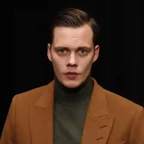 Bill Skarsgård ist bekannt als der Clown aus „Es“