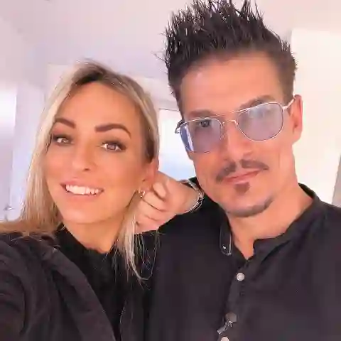 Chris Töpperwien und Frau Nicole posieren zusammen für ein Instagram-Selfie