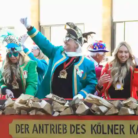 Die Geissens mit schusssicheren Westen beim Kölner Karneval