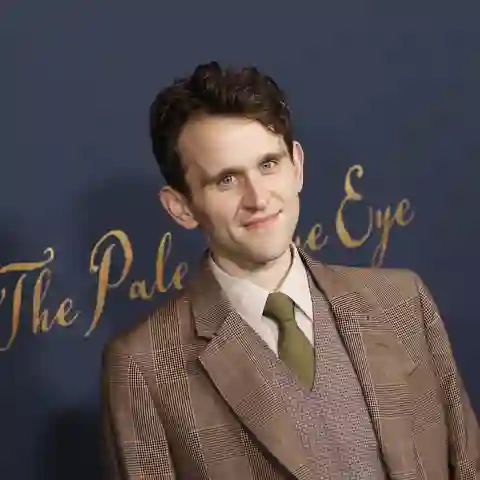 Harry Melling, der in „Harry Potter“ als „Dudley Dursley“ berühmt wurde, auf dem roten Teppich im Dezember 2022