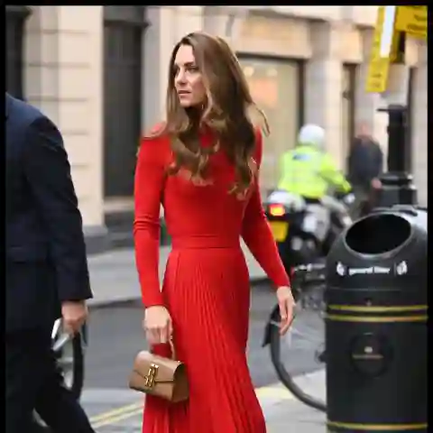 herzogin kate lady in red rot outfit