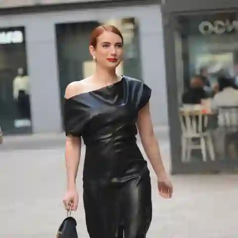 Emma Roberts im Leder-Dress