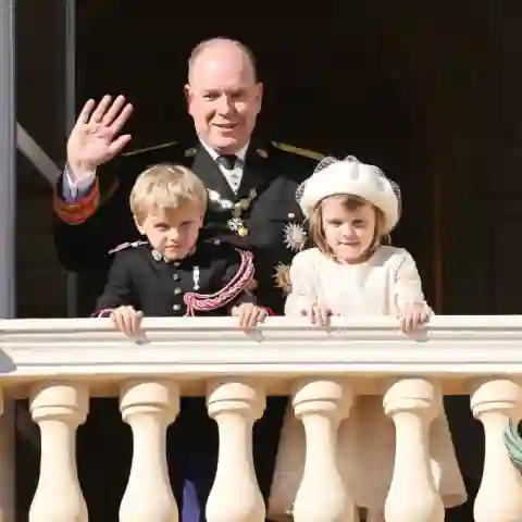 Prinz Jacques, Fürst Albert II. von Monaco und Prinzessin Gabriella beim Nationalfeiertag in Monaco
