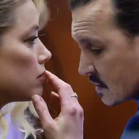 Amber Heard und Johnny Depp während ihres Prozesses