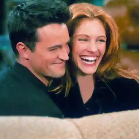 Matthew Perry und Julia Roberts im Jahr 2000 bei „Friends“