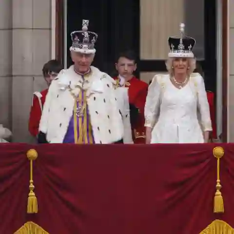 König Charles und Königin Camilla auf dem Balkon des Buckingham Palace' nach ihrer Krönung 2023