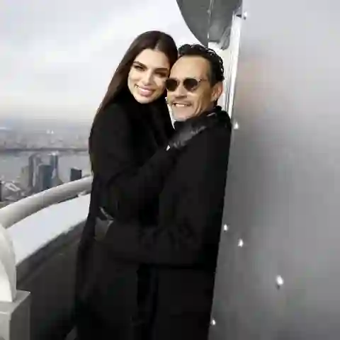 Marc Anthony und seine Frau Nadia Ferreira in New York auf dem Empire State Building 2022