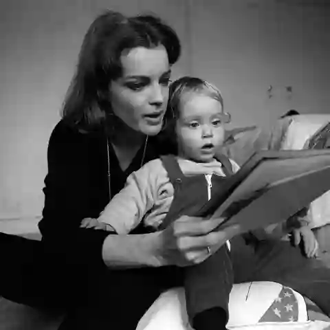 Romy Schneider und ihr Sohn David Christopher Meyen im Jahr 1968