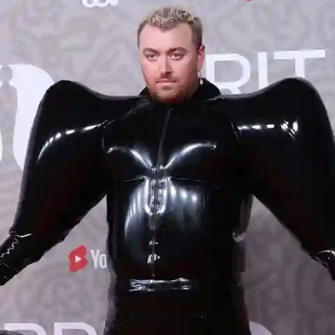 Sam Smith in einem krassen Latex-Outfit bei den Brit Awards
