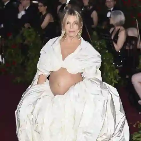 Sienna Miller zeigt ihren nackten Babybauch