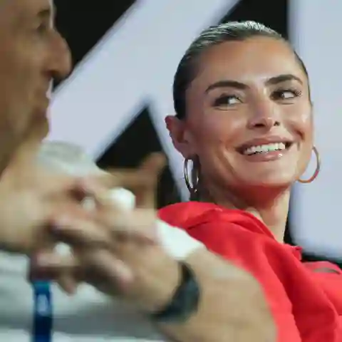 Sophia Thomalla bei einem Tennisspiel
