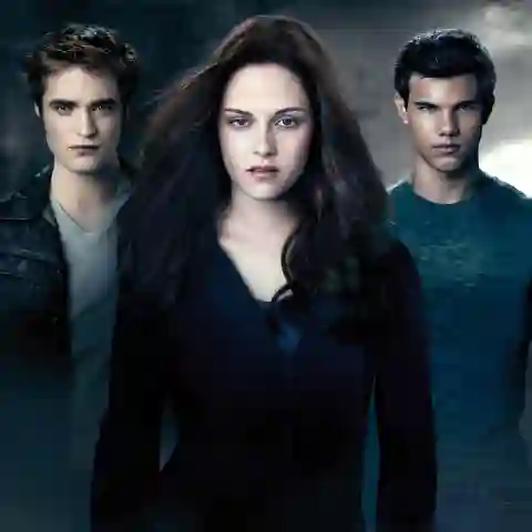 „Twilight“ Filmposter mit Kristen Stewart als Bella Swan, Robert Pattinson als Edward Cullen, Taylor Lautner als Jacob.