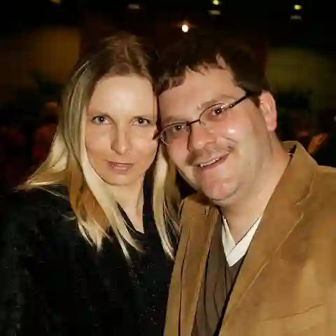 Elton und seine Frau Yvonne im Jahr 2004
