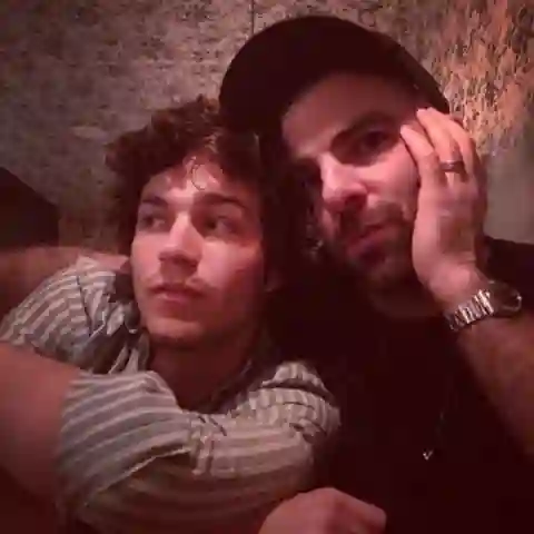 Zachary Quinto Miles McMillan Paar Homosexuell Schauspieler Maler Model super glücklich Instagram