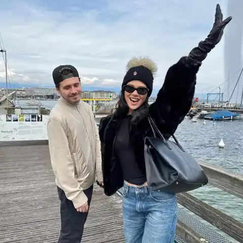 Brooklyn Beckham und Nicola Peltz genf flug