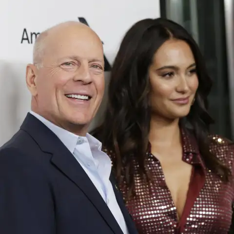 Emma Heming Willis klärt Bruce Willis' Zustand auf.