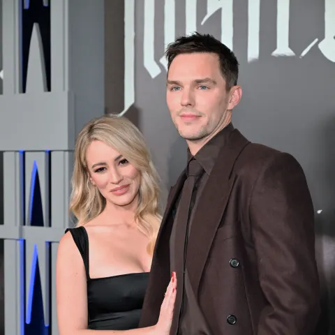 Bryana Holly und Nicholas Hoult heute auftritt