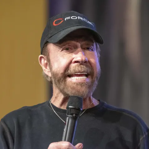 Chuck Norris bei einer Veranstalung