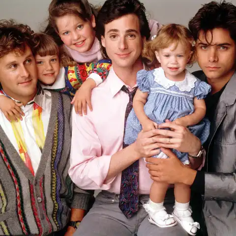 Die „Full House"-Stars: „Danny" mit seinen Töchtern und „Jesse" sowie „Joe"