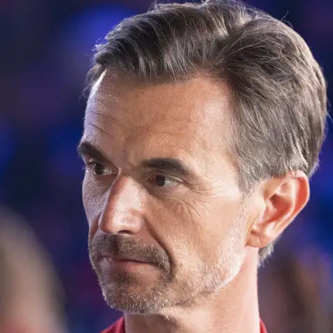 Florian Silbereisen besorgt eine Kollegin.