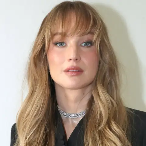 Jennifer Lawrance' Gesicht scheint verändert