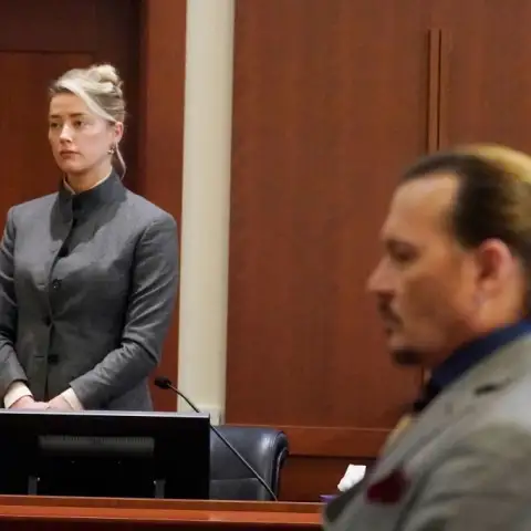 TOPSHOT-US-GERICHT-DEPP-GEHÖRT