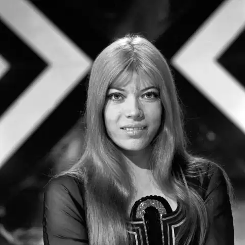 Die deutsche Sängerin und Schauspielerin Katja Ebstein bei Proben für eine Fernsehsendung des NDR H