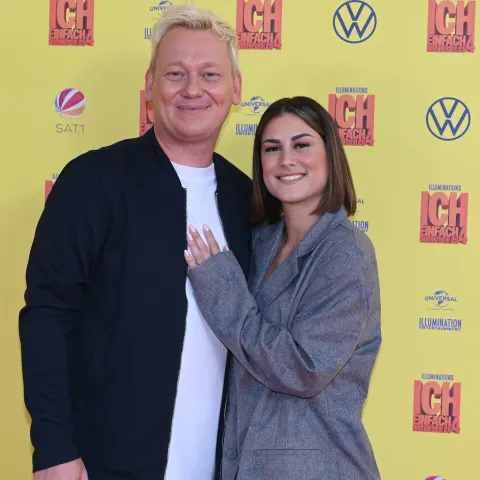 knossi lia mitrou social media internet star