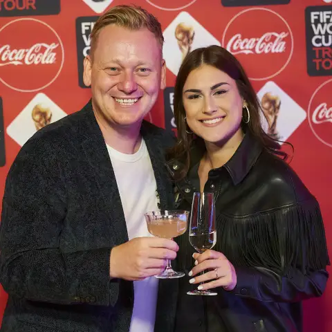 knossi lia mitrou liebe beziehung internet soziale medien