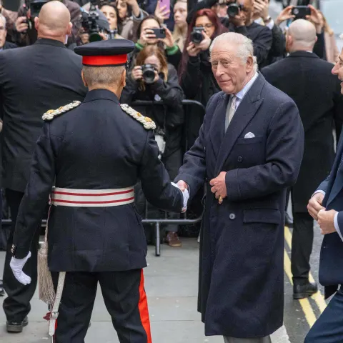 König Charles wurde nach der Verhaftung seines Bruders gesichtet.