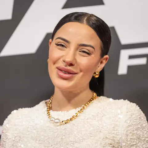 leyla lahouar auftritt roter teppich