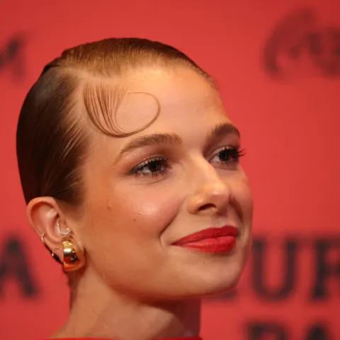 Lola Weippert teilt aus.