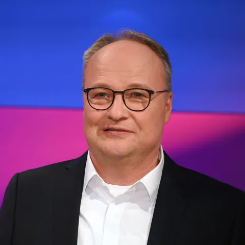 Oliver Welke spricht über den Streit mit Howard Carpendale.