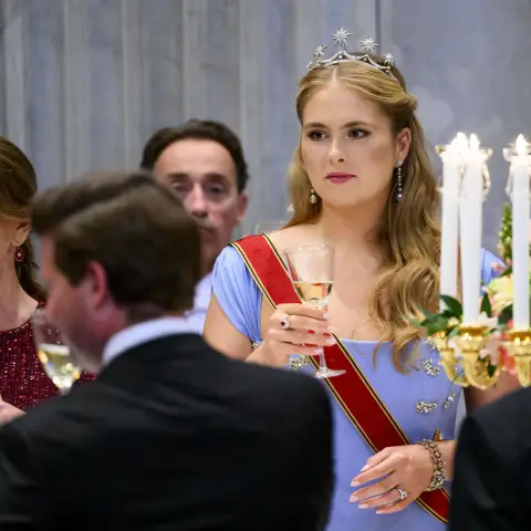 Prinzessin Amalia mit Diadam