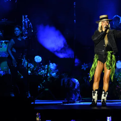 Sarah Connor zeigt ihre tollen Beine