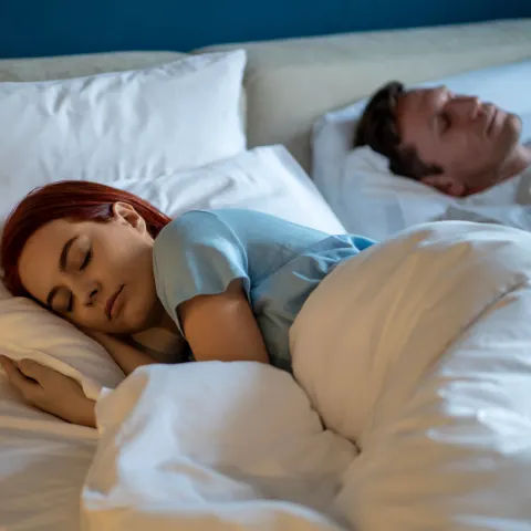 Die „Military-Sleep-Method“ verspricht Einschlafen in zwei Minuten.