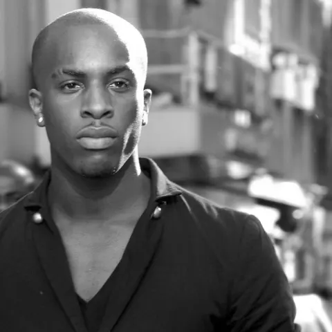 Talay Riley war Songwriter
