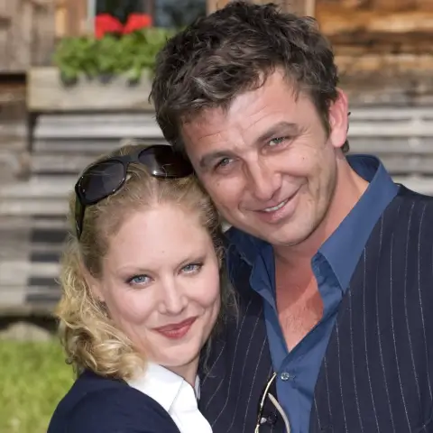 Tessa Mittelstaedt und Hans Sigl bei „Der Bergdoktor“