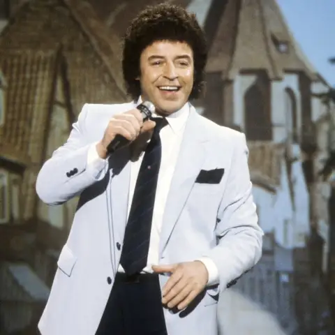 Tony Marshall