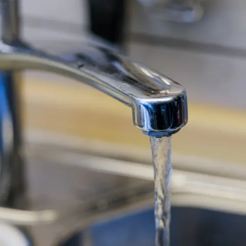 So entkalkt man den Wasserhahn blitzschnell